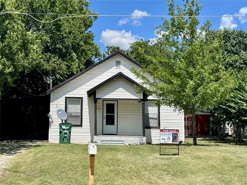 708 Grayson St, Nocona, TX, 76255-1621 | Card Image