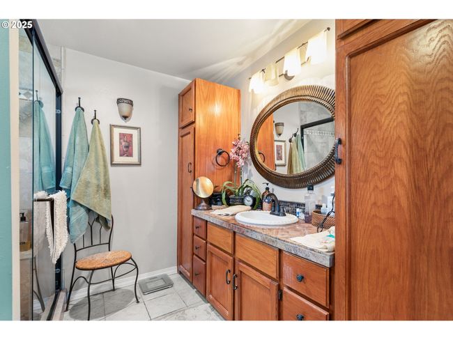 270 Se Robin Way, House other with 3 bedrooms, 2 bathrooms and 2 parking in Gresham OR | Image 24