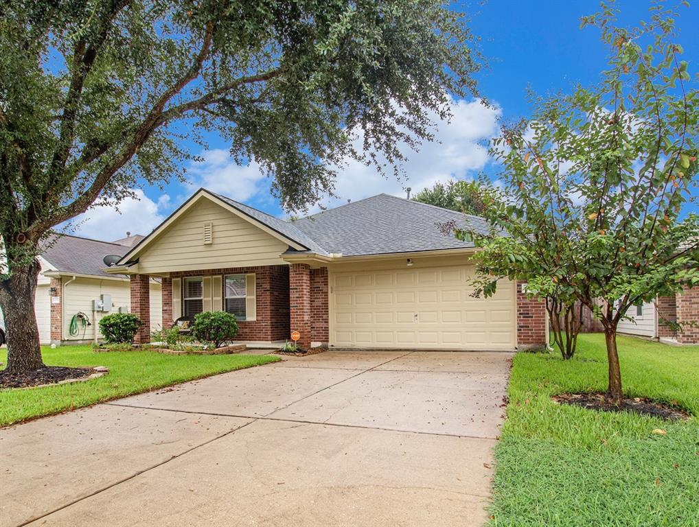 Hidden Colony Ln, Dickinson, TX 77539