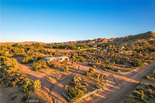 7985 Deer Trl, Yucca Valley, CA, 92284-3307 | Card Image