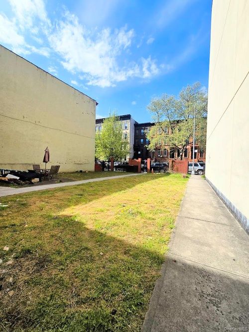 474 Hancock St, Brooklyn, NY, 11233-1017 | Card Image