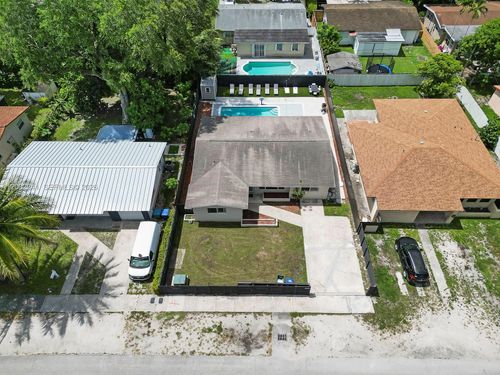 560 Ne 161st St, Miami, FL, 33162-4349 | Card Image