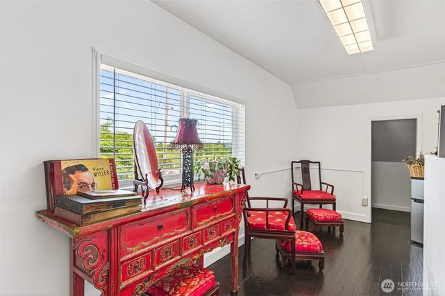 Large upper bedroom with plenty of closet space. | Image 27