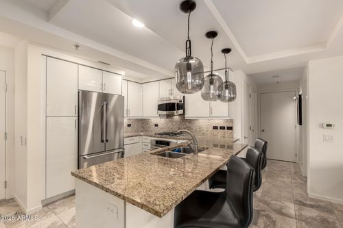 6010-7131 E Rancho Vista Dr, Scottsdale, AZ, 85251-1468 | Card Image