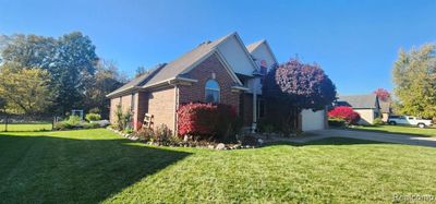 35729 Saint Clair Drive, Home with 3 bedrooms, 2 bathrooms and null parking in New Baltimore MI | Image 3