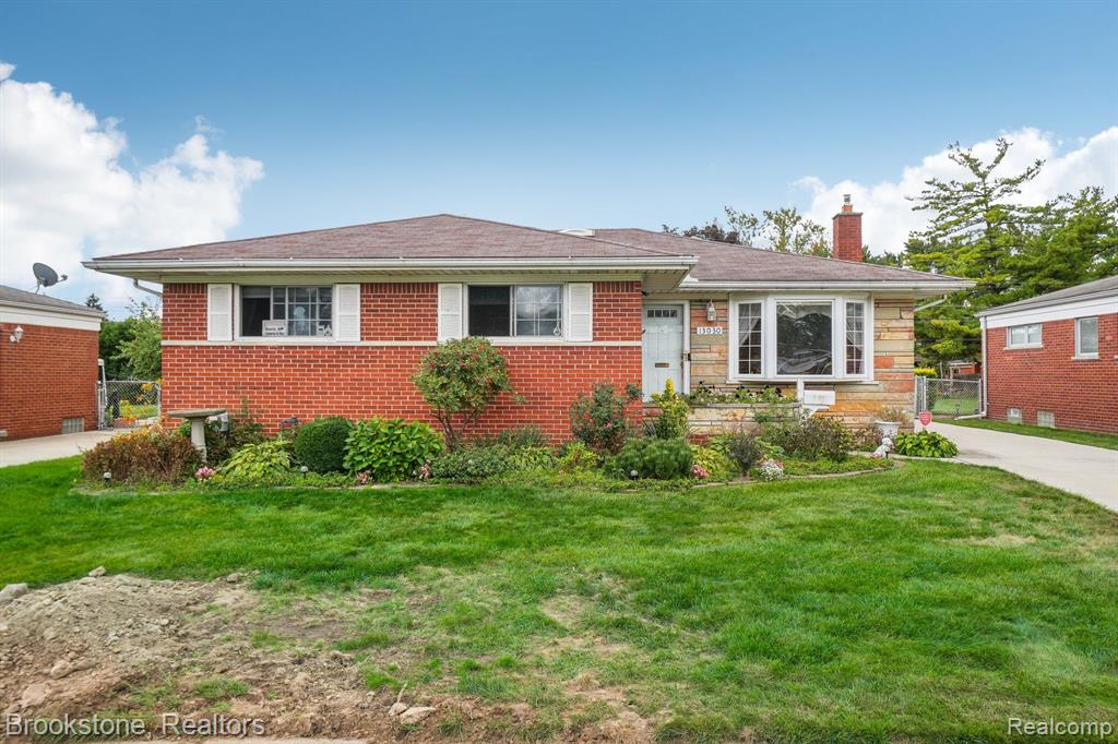 Stamford Ave, Warren, MI 48089