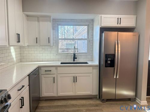 3211 Sylvania Rd, Chester, VA, 23831-7231 | Card Image