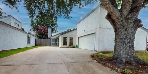 11027 Oakcenter Dr, Houston, TX, 77072-1962 | Card Image