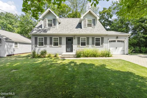 19 Schuster Rd, Schenectady, NY, 12303-4613 | Card Image