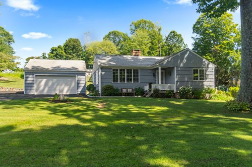 37 West St, Newtown, CT, 06470-2040 | Card Image