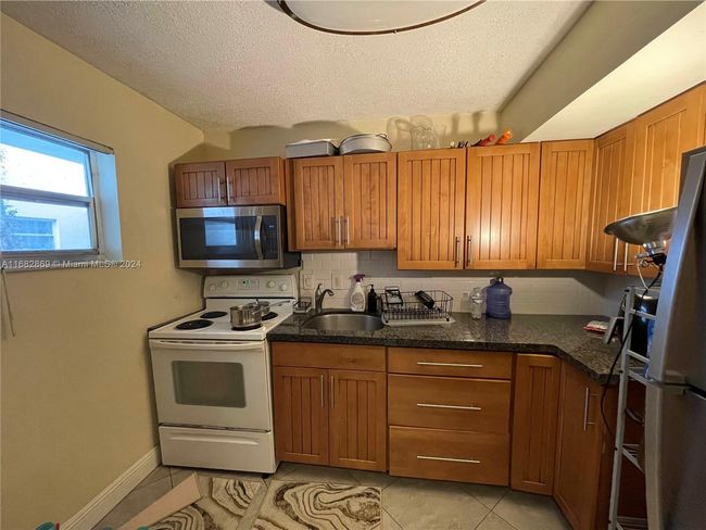 APT-201 - 4255 N University Dr, Condo with 2 bedrooms, 2 bathrooms and null parking in Sunrise FL | Image 5