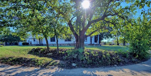 500 E Herndon St, Saint Jo, TX, 76265-2127 | Card Image