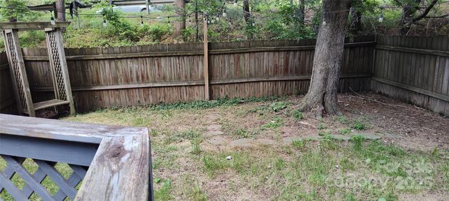 small private yard | Image 5