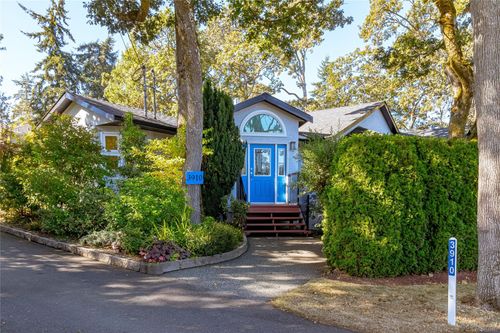 3910 Cedar Hill Cross Rd, Victoria, BC, V8P2N2 | Card Image