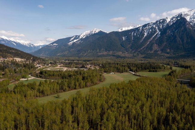 1691 Highway 99, House other with 2 bedrooms, 2 bathrooms and 2 parking in Pemberton BC | Image 4