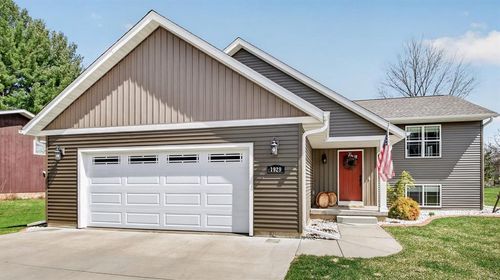 1929 Gooder St, Eau Claire, WI, 54703-4046 | Card Image