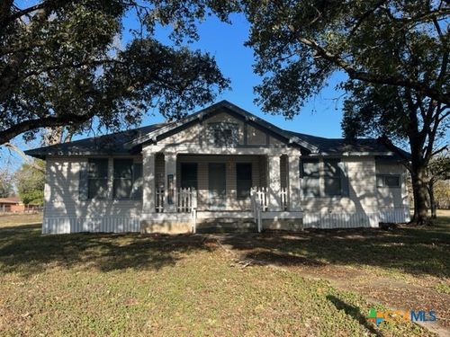 904 Edgar St, Yoakum, TX, 77995-3930 | Card Image