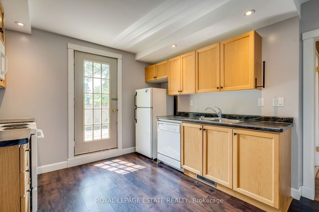 54 Kenilworth Ave, House attached with 3 bedrooms, 3 bathrooms and 2 parking in Toronto ON | Image 27