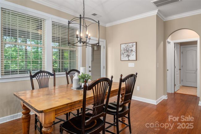 Eng. hardwood floors T/O most of main | Image 16