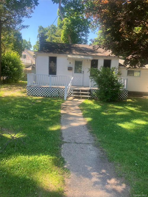 8 E Lyons Street, Huntington, NY, 11747 | Card Image