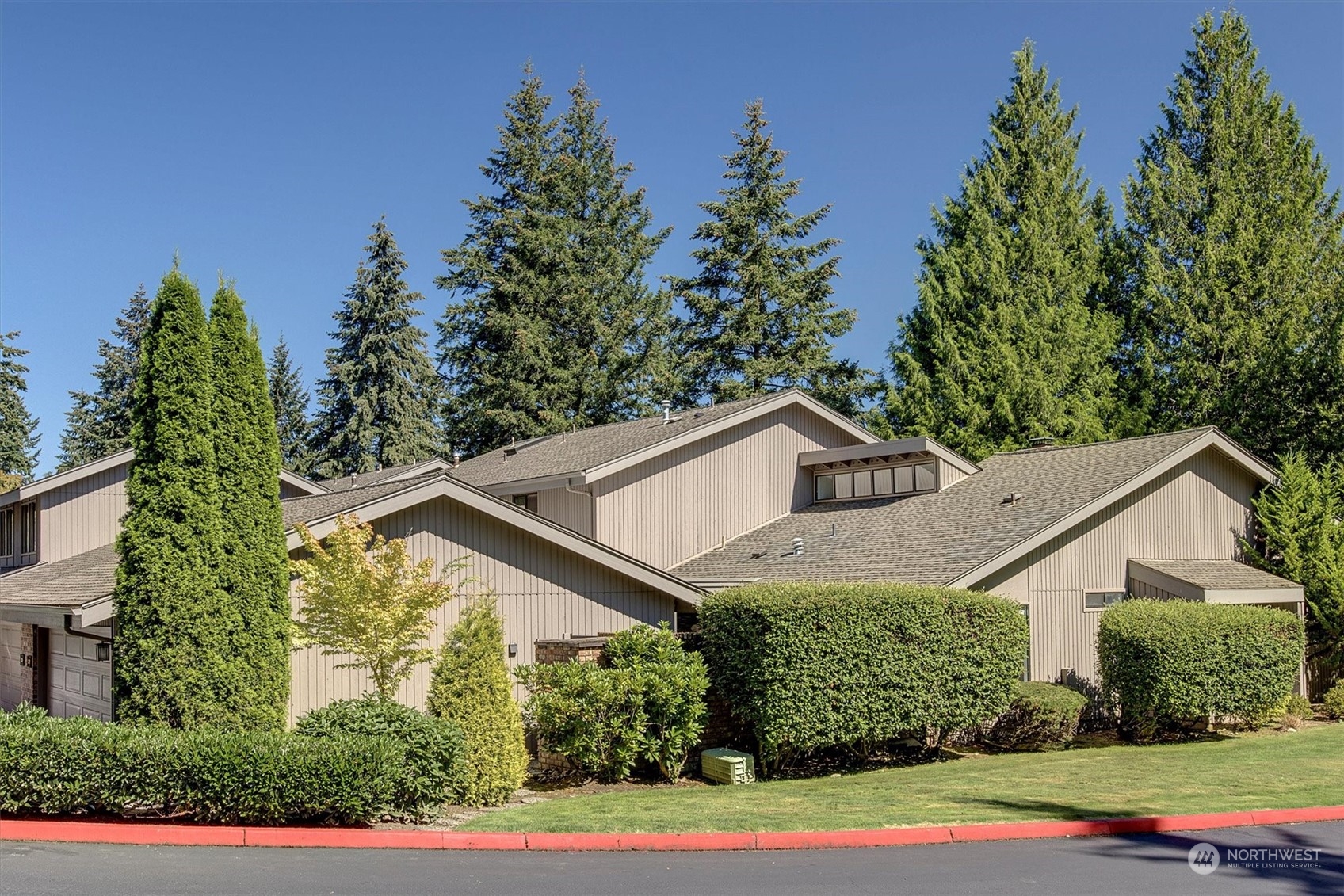 141st Pl, Bellevue, WA 98007