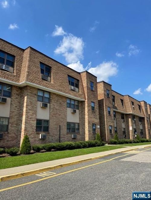 220 Meadow Ln, Secaucus, NJ, 07094-4319 | Card Image