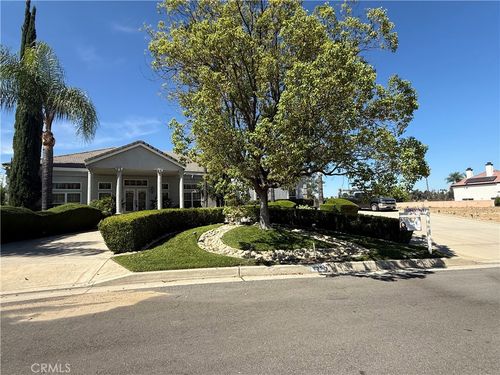 685 Bradbury Dr, Redlands, CA, 92374-6381 | Card Image
