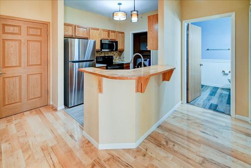 unit-303-101 Metro Ter, Madison, WI, 53718-6427 | Card Image