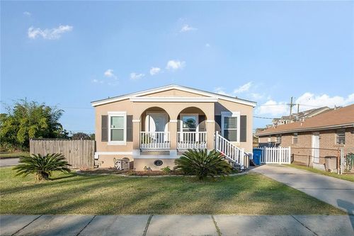 8401 Colonel Dr, Chalmette, LA, 70043-4001 | Card Image