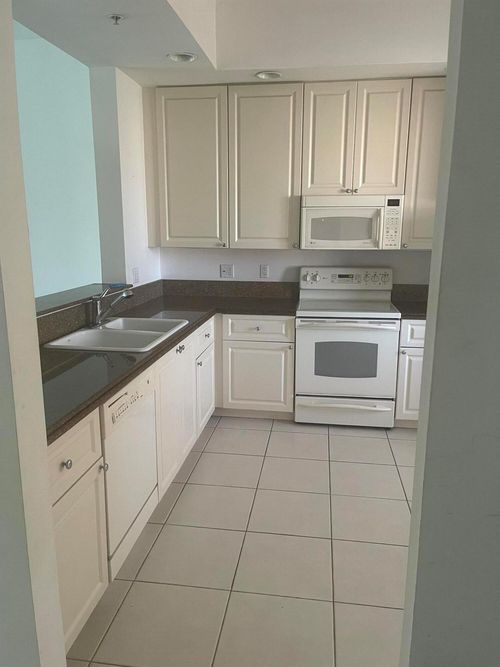 1-1 Harbour Isle Ph01 Drive E, Fort Pierce, FL, 34949 | Card Image