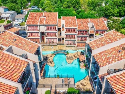 8-1111 W 46th St, Kansas City, MO, 64112-1212 | Card Image