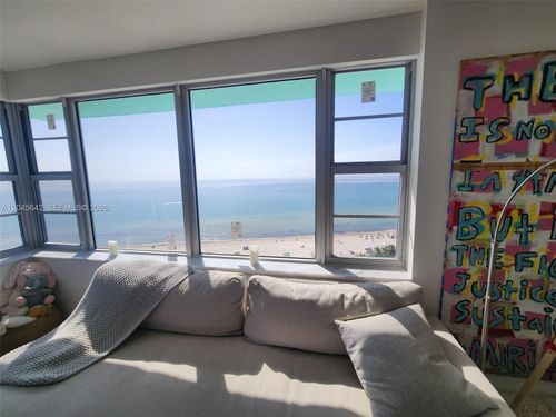 12e-5255 Collins Ave, Miami Beach, FL, 33140-2584 | Card Image