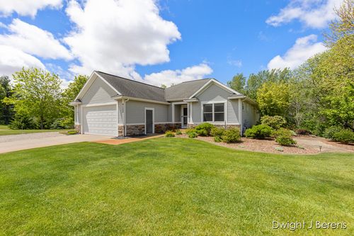 4122 Autumn Crest Dr, Hamilton, MI, 49419-9119 | Card Image
