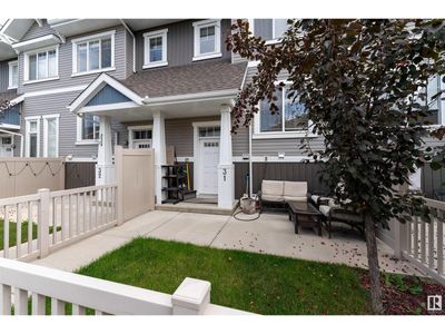 31 - 1140 Chappelle Blvd Sw, Townhouse with 3 bedrooms, 3 bathrooms and null parking in Edmonton AB | Image 1