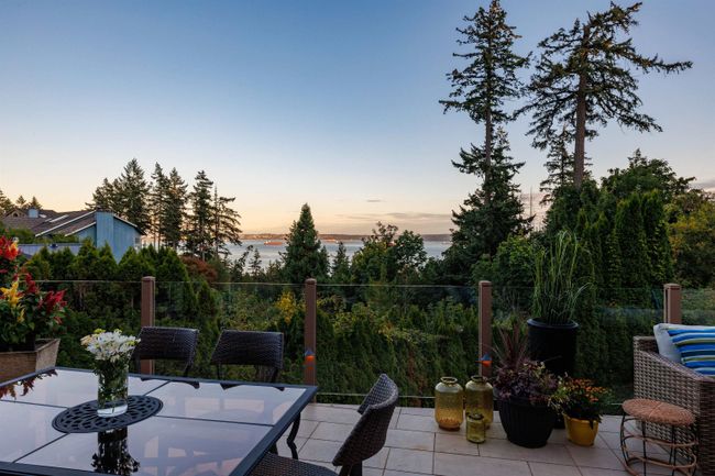 5084 Pinetree Crescent, House other with 3 bedrooms, 3 bathrooms and 4 parking in West Vancouver BC | Image 31