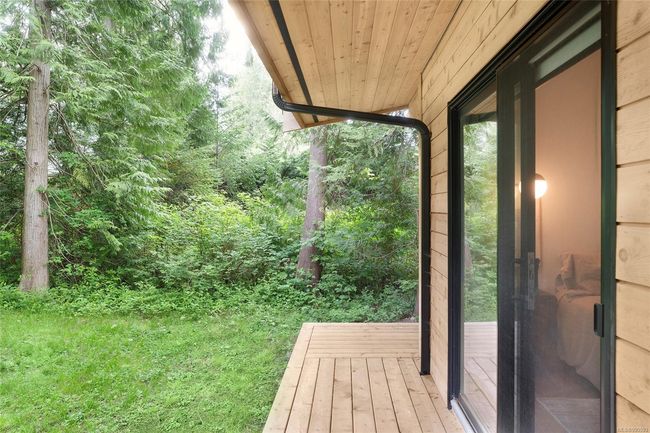 585 Wildwood Cres, House other with 1 bedrooms, 1 bathrooms and 3 parking in Gabriola Island BC | Image 46