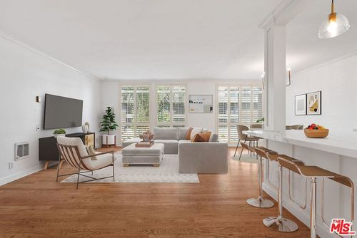 302-7270 Hillside Ave, Los Angeles, CA, 90046-2393 | Card Image