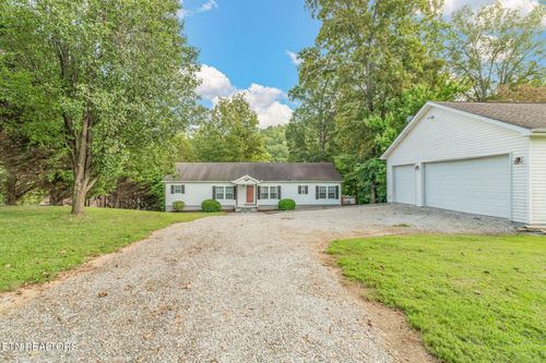 377 Clear Lake Dr, Jacksboro, TN, 37757-4232 | Card Image