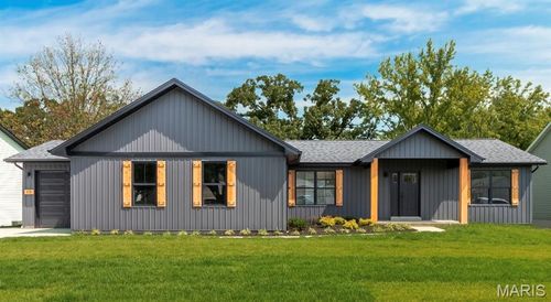 10 Pershing Cir, O Fallon, MO, 63366-3820 | Card Image