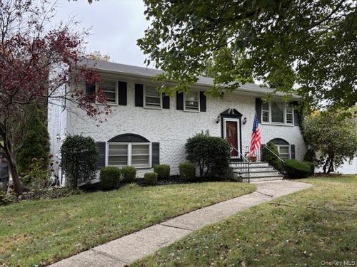 59 Edgewood Ave, Oakdale, NY, 11769-2015 | Card Image