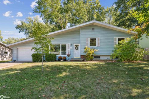 1104 Hazel St, Pella, IA, 50219-1317 | Card Image