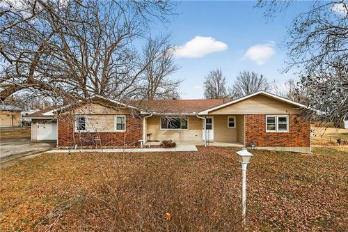 416 Country Dr, Lawson, MO, 64062-9246 | Card Image