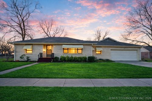 320 E 7th St, Pawhuska, OK, 74056-4218 | Card Image