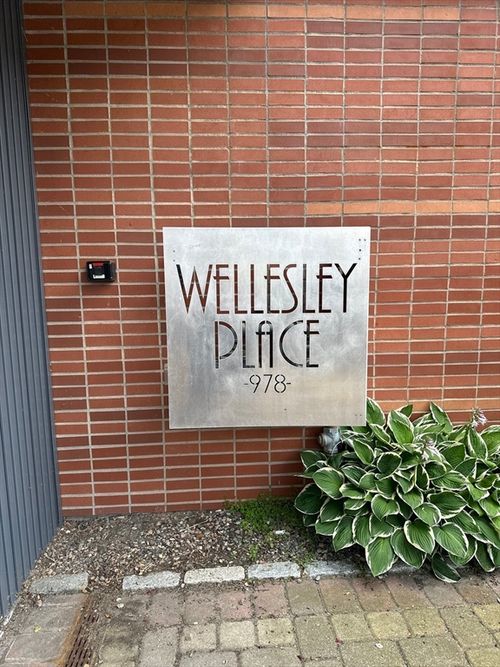 407-978 Worcester St, Wellesley, MA, 02482-3709 | Card Image