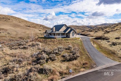 2132 Corral Rd, Emmett, ID, 83617-9134 | Card Image
