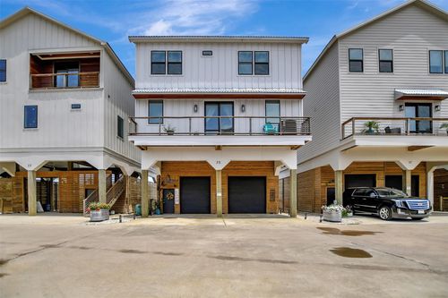 25 Cmdr Runco Ln, Taylor Lake Village, TX, 77586-2100 | Card Image