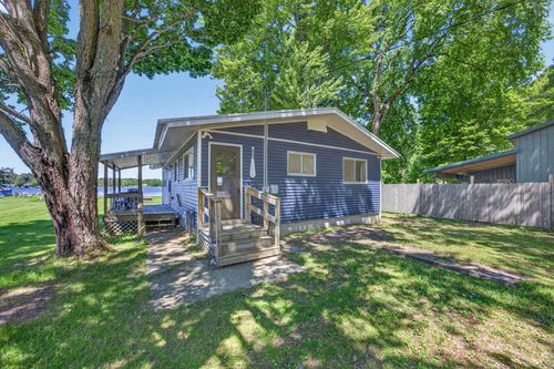 2864 Pleasant Lake Shore Dr, Cadillac, MI, 49601-8822 | Card Image