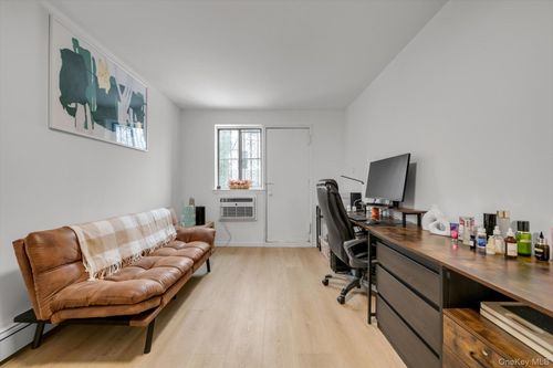 4018 165th St, Flushing, NY, 11358-2622 | Card Image