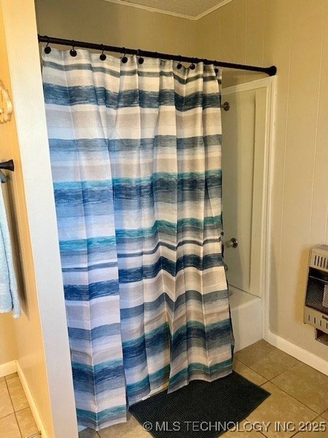 Bathroom Shower | Image 23