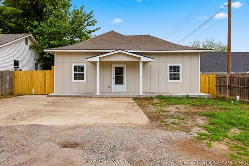 921 N Highland St, Ada, OK, 74820-2417 | Card Image